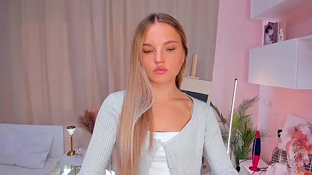 JulieLupo online show from October 2, 2025, 7:04 am