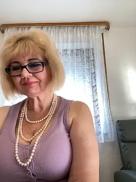 BoloshkaBlonda online show from November 27, 2025, 1:35 pm