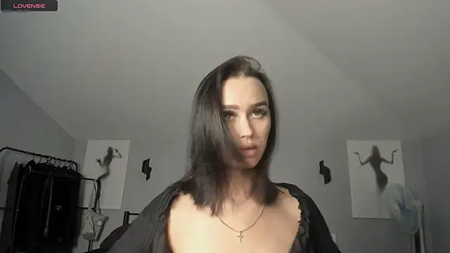 Lisa  Johnson online show from October 28, 2025, 12:14 am