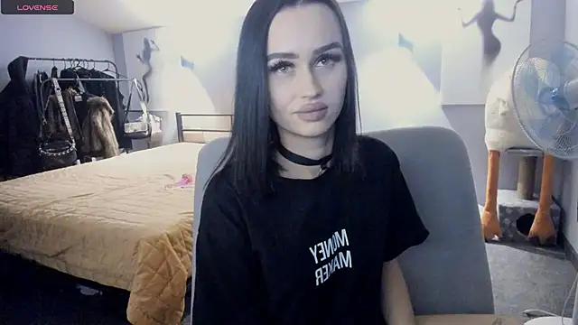 Lisa  Johnson online show from November 6, 2025, 12:22 am