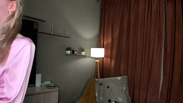 Snapshot of PocketDollX chatting on June 14, 2026, 4:42 pm PocketDollX online show from June 14, 2026, 4:42 pm