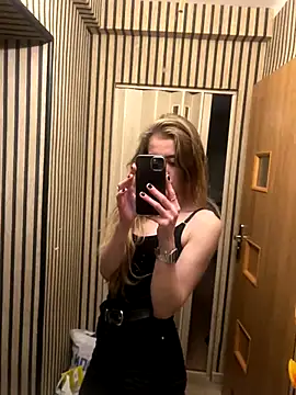 pleasedontpressaredburton online show from October 7, 2025, 6:27 pm