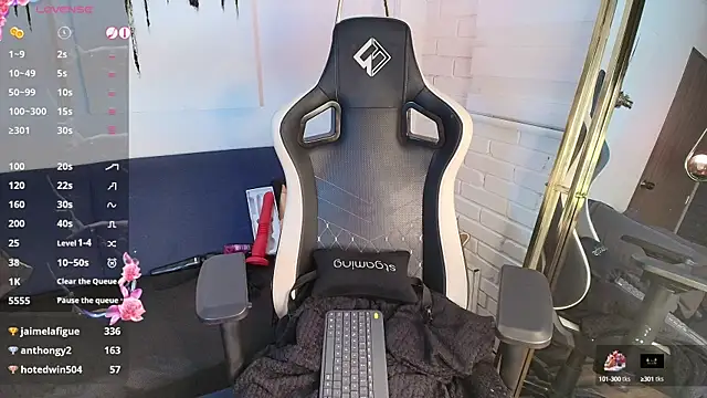 Matti sofia  online show from October 1, 2025, 8:59 pm