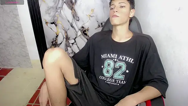 Snapshot of Im_david02 chatting on December 18, 2025, 2:34 pm Im david02 online show from December 18, 2025, 2:34 pm