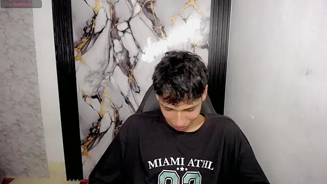 Snapshot of Im_david02 chatting on December 19, 2025, 1:18 pm Im david02 online show from December 19, 2025, 1:18 pm