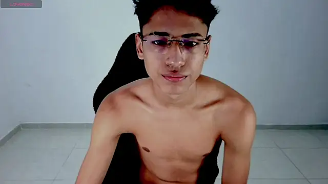 Snapshot of Im_david02 chatting on April 8, 2026, 1:11 pm Im david02 online show from April 8, 2026, 1:11 pm