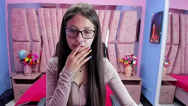 sarah sweett  online show from October 28, 2025, 2:31 pm