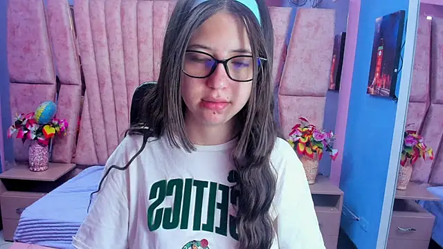 sarah sweett  online show from February 26, 2026, 1:43 pm