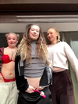 RollDolls online show from November 20, 2025, 5:07 am