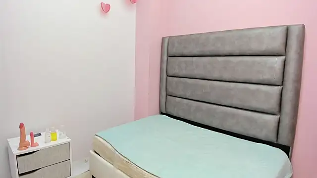 lorerivas online show from December 5, 2025, 1:42 pm