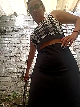 Jade 1-9 online show from October 29, 2025, 5:04 pm