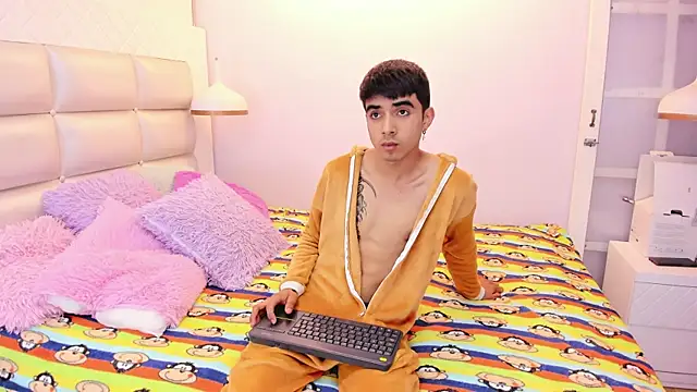 Hottie Guy online show from October 6, 2025, 6:49 pm