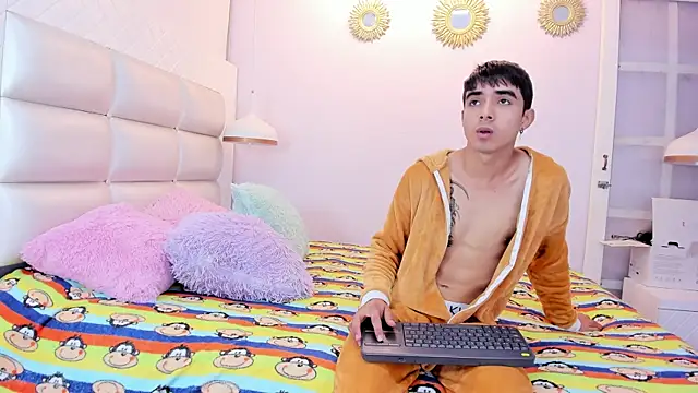 Hottie Guy online show from October 14, 2025, 6:20 pm