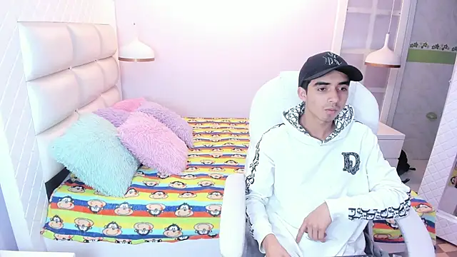 Hottie Guy online show from October 25, 2025, 12:13 pm