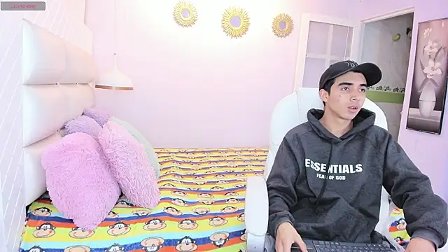 Hottie Guy online show from October 28, 2025, 5:48 pm