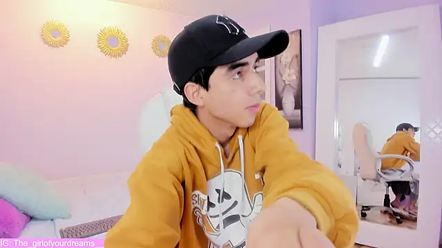 Hottie Guy online show from November 21, 2025, 5:55 pm