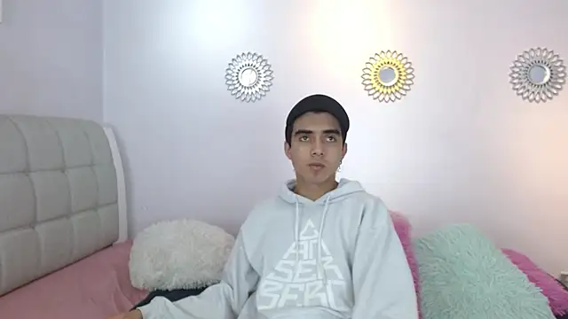 Hottie Guy online show from November 26, 2025, 5:58 pm