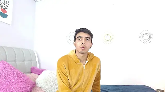 Hottie Guy online show from December 2, 2025, 6:03 pm