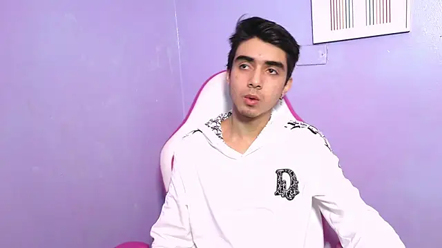 Hottie Guy online show from December 3, 2025, 5:55 pm