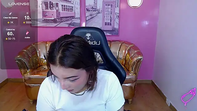 mia foster t online show from November 22, 2025, 12:59 pm