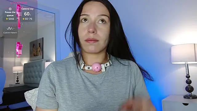 Mariaaam  online show from October 13, 2025, 11:32 am