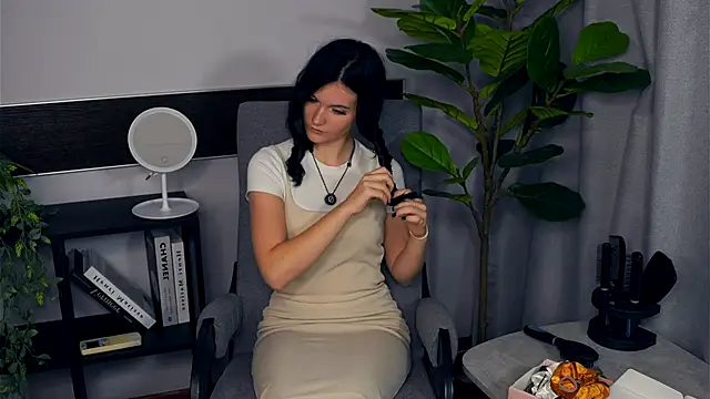 BettieBourque online show from October 3, 2025, 3:53 pm