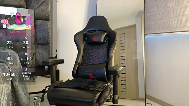 johnjaguar1  online show from October 5, 2025, 1:09 pm