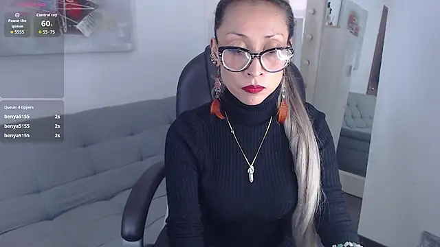 alexia james  online show from April 21, 2026, 9:06 pm