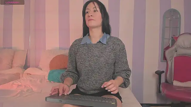 clover tter  online show from November 28, 2025, 7:16 pm