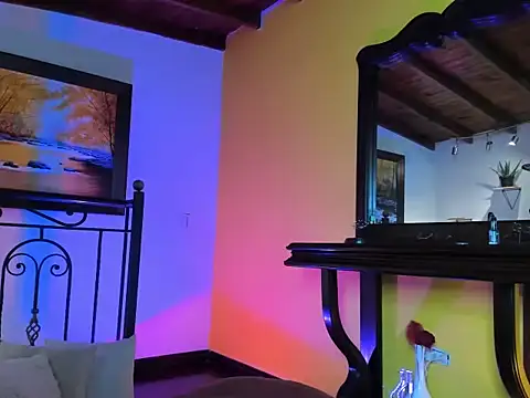 Zulyhenao online show from October 6, 2025, 9:51 am