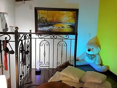 Zulyhenao online show from November 24, 2025, 2:33 am