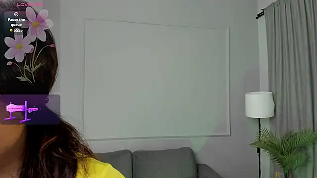 Nahomycarterr online show from April 22, 2026, 11:56 am