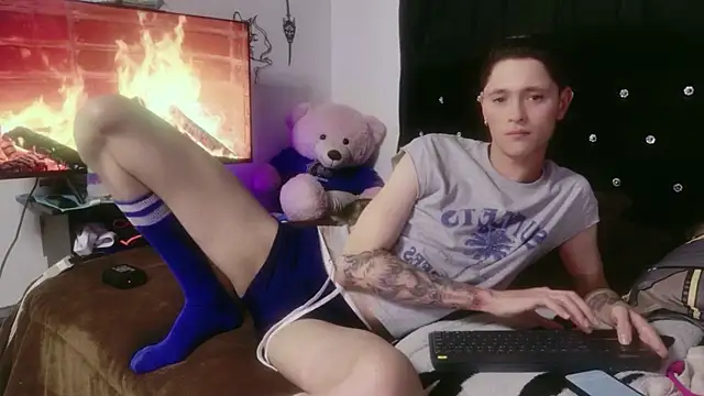 Tyler cat online show from November 13, 2025, 10:19 pm