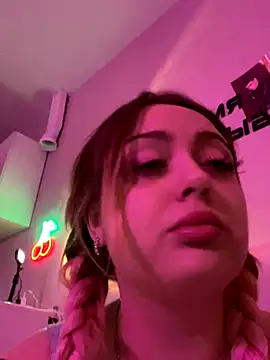 KellyMoors online show from November 27, 2025, 10:50 am