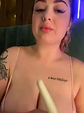 KellyMoors online show from December 4, 2025, 1:15 am