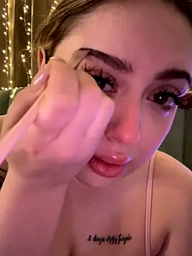 KellyMoors online show from December 21, 2025, 1:24 am