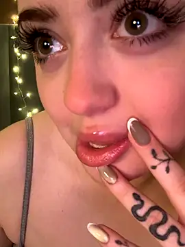 KellyMoors online show from December 22, 2025, 2:08 am