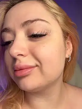 KellyMoors online show from April 23, 2026, 1:29 am