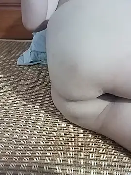 tulip-bae online show from November 18, 2025, 6:40 am