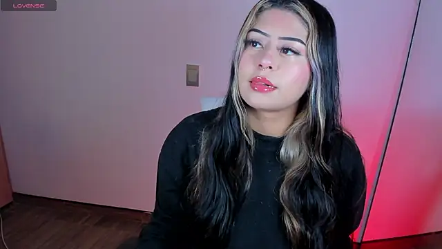 valeska  V online show from November 14, 2025, 3:49 am