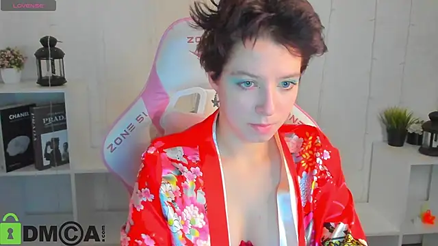 Sara Frayer online show from December 4, 2025, 1:04 am