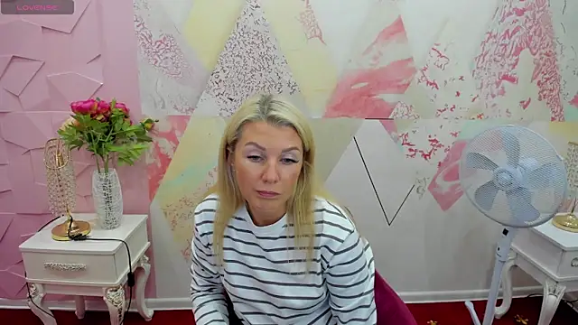 Hanna any4 online show from October 7, 2025, 11:07 am