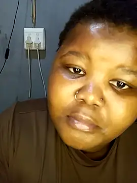 LadyBear2002 online show from October 11, 2025, 4:44 am