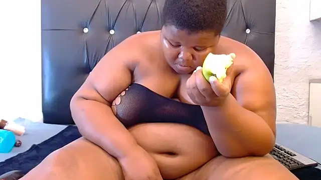 LadyBear2002 online show from March 15, 2026, 6:25 pm