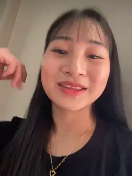 banlinh004 online show from October 19, 2025, 5:41 am