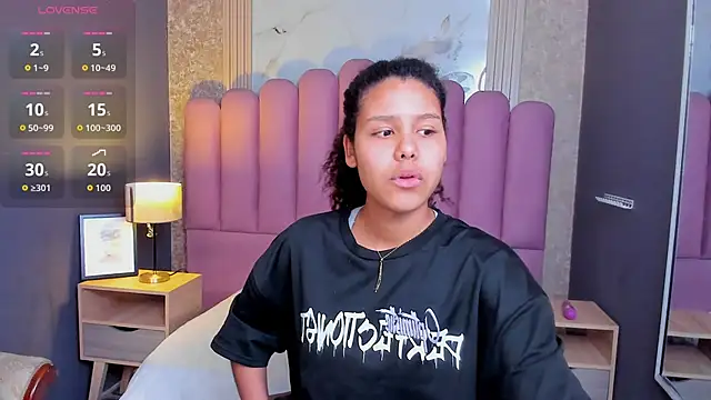 AriaVega online show from December 19, 2025, 12:01 pm