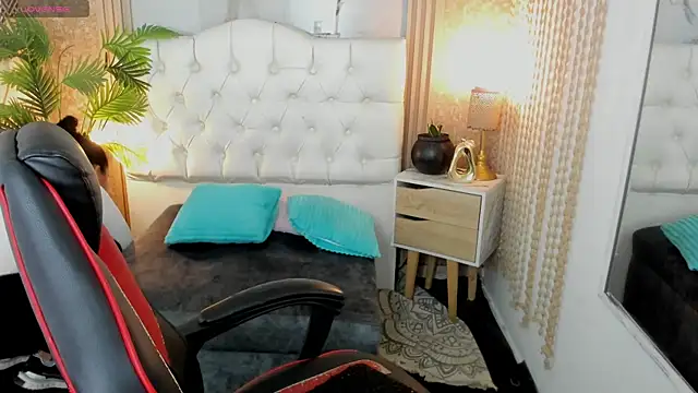 AriaVega online show from April 9, 2026, 12:54 pm