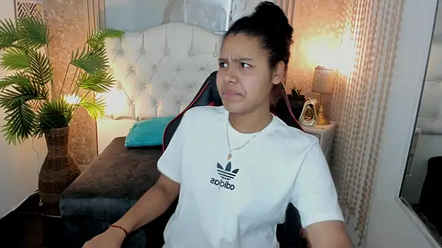 AriaVega online show from April 10, 2026, 12:54 pm