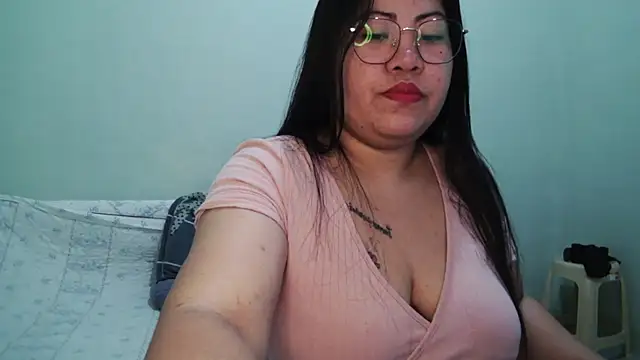 Snapshot of TeaseNPlease_13 chatting on December 15, 2025, 9:52 pm TeaseNPlease 13 online show from December 15, 2025, 9:52 pm