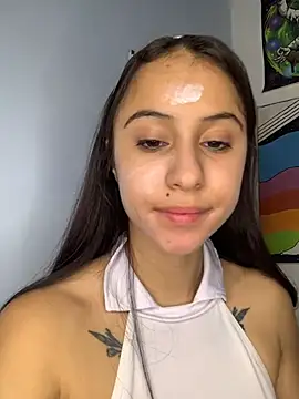 Alana Martinez  online show from April 12, 2026, 12:43 pm